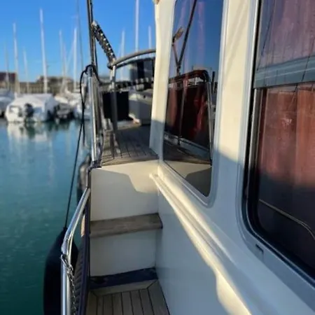 Sejour Insolite- Bateau Hotel- La Rochelle 보트호텔 *