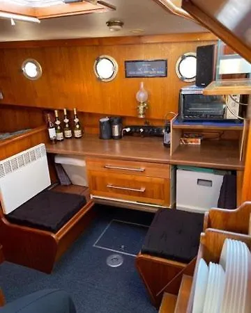 Sejour Insolite- Bateau Hotel- La Rochelle *