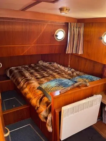 Botel Sejour Insolite- Bateau Hotel- La Rochelle