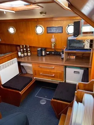 Sejour Insolite- Bateau Hotel- La Rochelle *